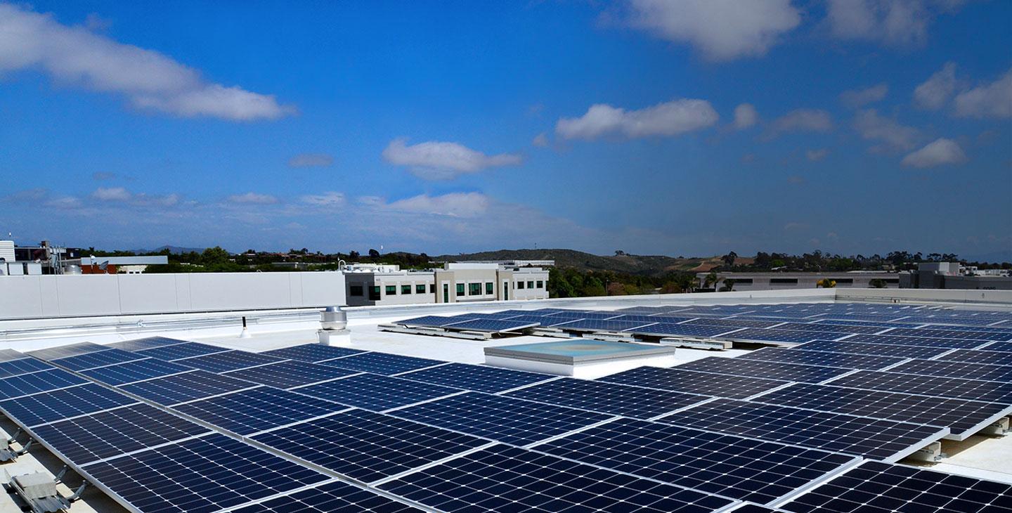 Viasat总部的太阳能电池板作为企业可持续发展